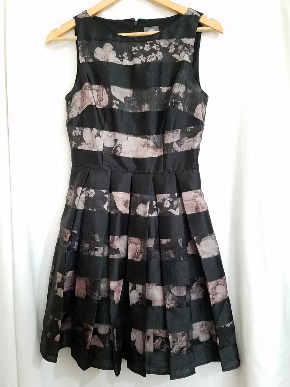 Vince Camuto Floral Shadow Stripe Midi Dress — Size 4 🌸